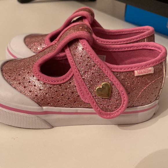 Vans - Picture 4 of 6